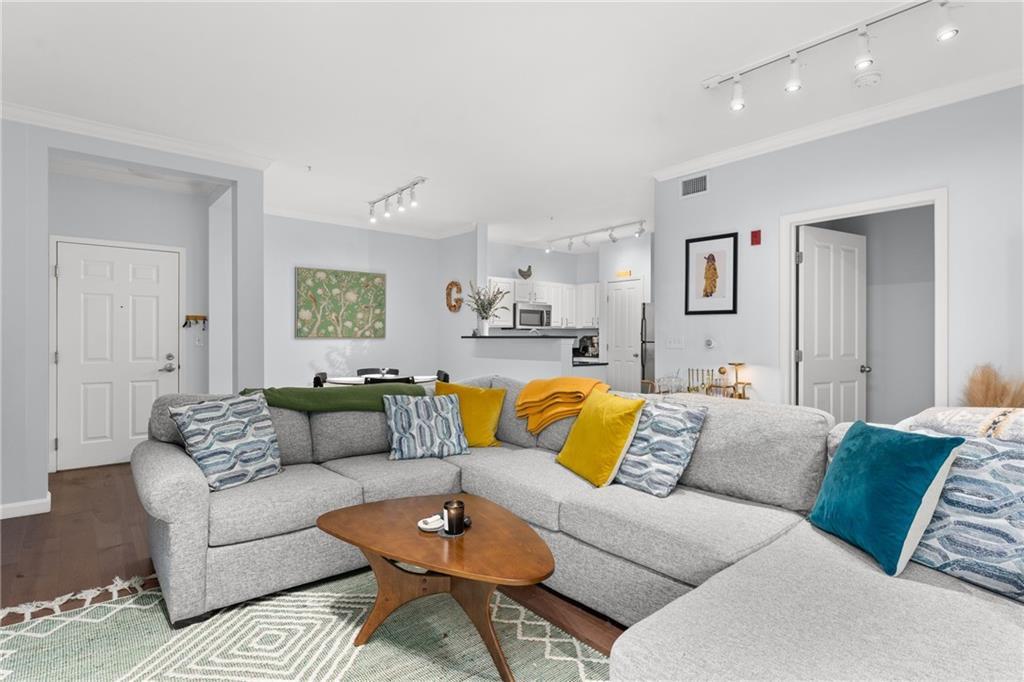 Foto principal - 1000 Providence Pl