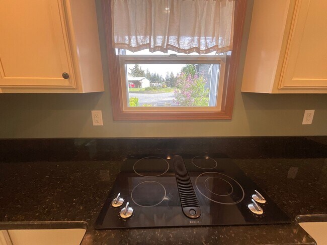 Building Photo - Beautiful 2 Story, Updated Home on Large Lot with 27x27 Shop! Military Welcome!