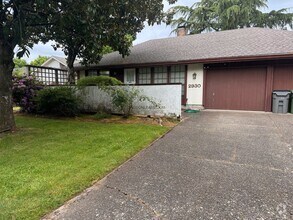 Building Photo - 2930 Tulip St