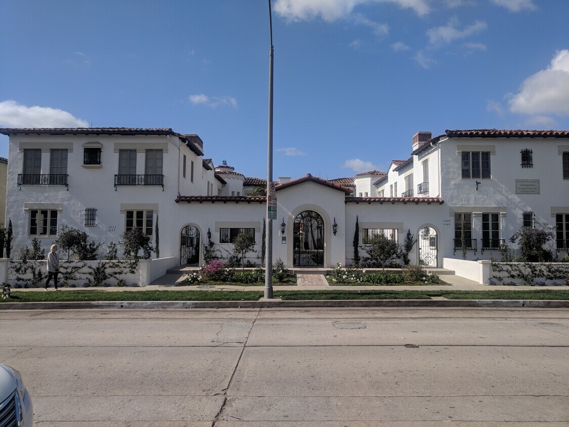 Primary Photo - 1047 S Orange Grove Ave