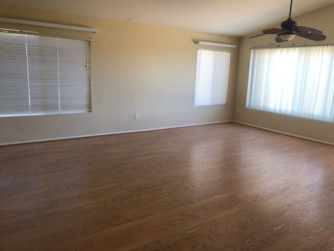 Foto del edificio - Charming 3 bdrm Crown Hills Home with Spectacular Views