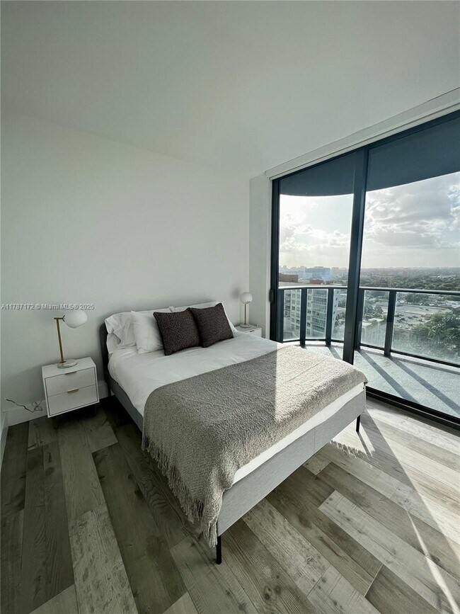 Foto del edificio - 121 NE 34th St