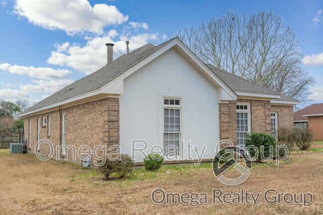 Foto del edificio - 6928 Cherry Creek Dr