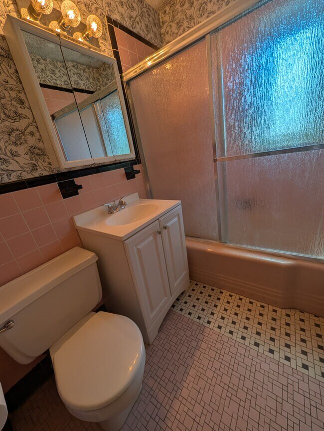 Building Photo - 572 Whitney Ave