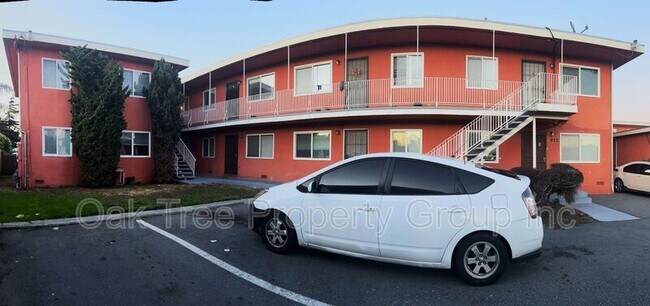 Foto del edificio - 922 Carlson Blvd