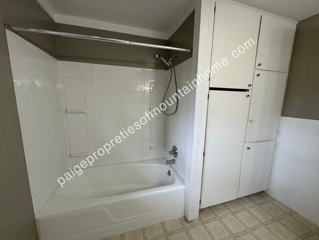 Foto del edificio - 2/1 in town out of town.