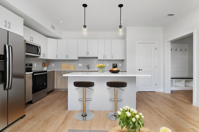 Foto del edificio - 100 N Main St