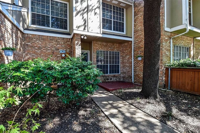 Main Entrance - 2411 Southlake Ct