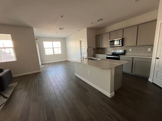 Foto del edificio - Modern 4-Bedroom Ranch-Style Corner Lot Home