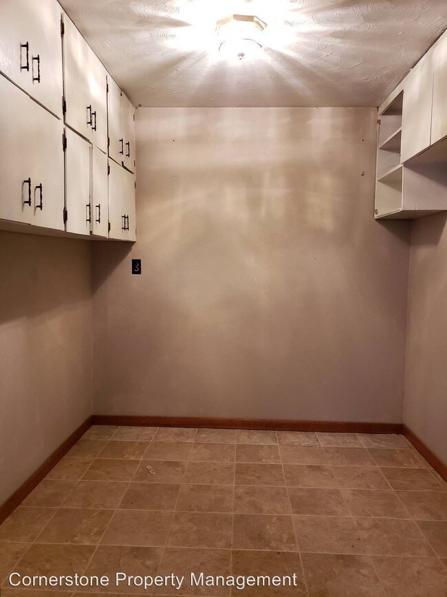 Foto del edificio - 3 br, 1 bath House - 1405 W. 11th St.