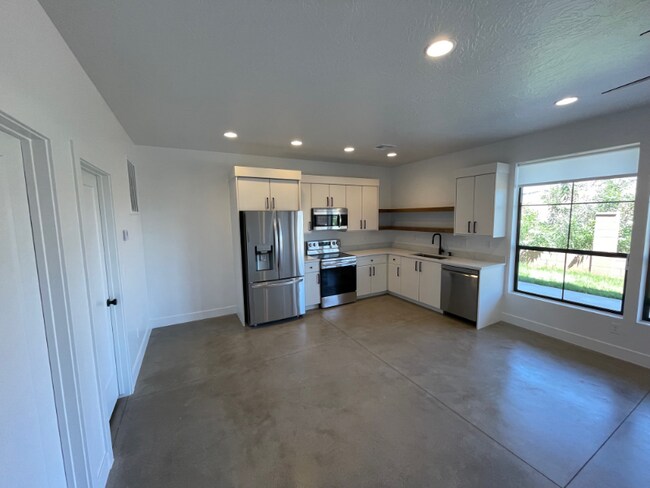 Foto del edificio - 676 676 W Lava Pointe Dr