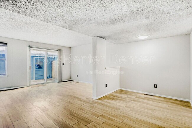 Foto del edificio - 11635 E Cedar Ave