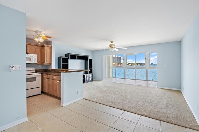 Foto del edificio - 400 Wilma Cir