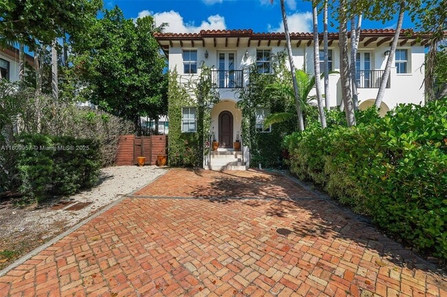 Foto del edificio - 464 Fernwood Rd