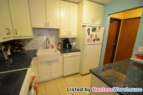 Building Photo - 1800 Riverwood Dr