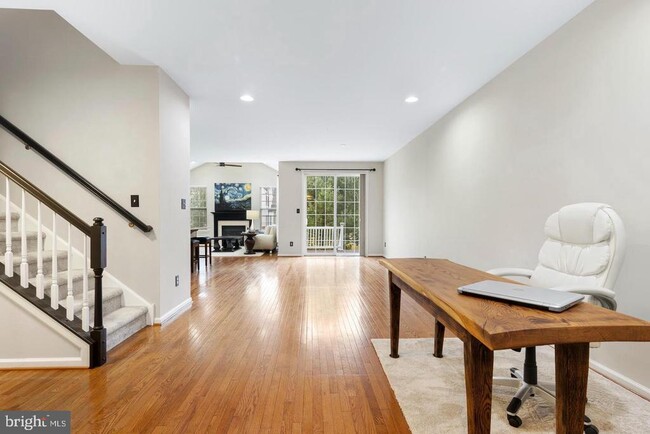 Building Photo - 207 Deepdale Dr