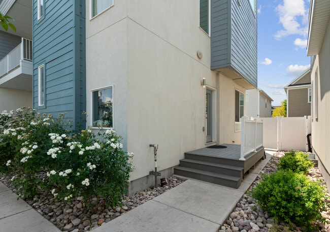 Photo - 1569 W Neon Way Townhome