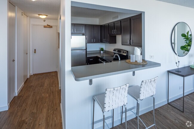 1BR, 1BA - 669SF - Presidential Towers