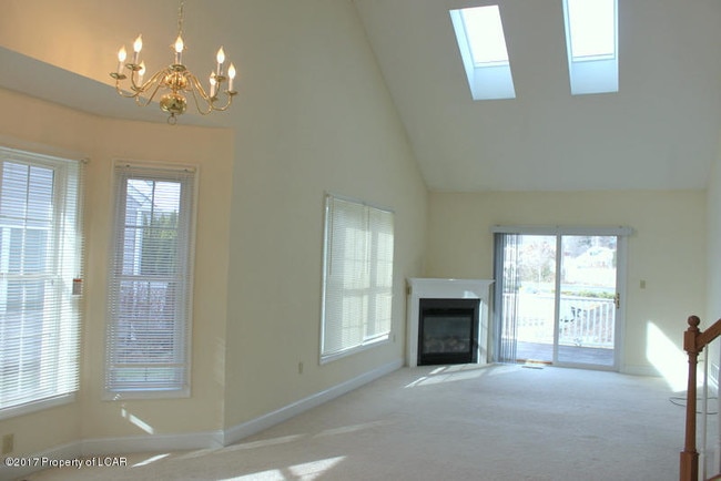 Building Photo - 27 Marina Dr