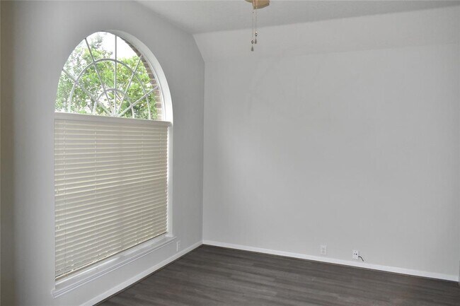Building Photo - 11111 Sprucedale Ct