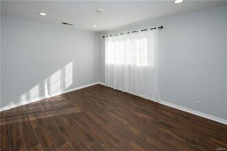 Building Photo - 1806 Carnegie Ln