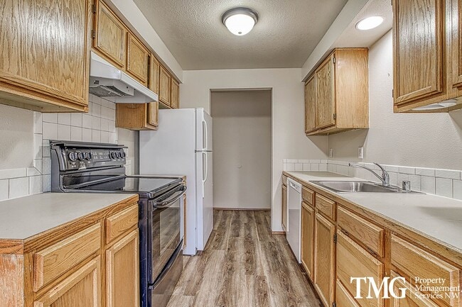 Building Photo - Bright 2 BD Duplex with Garage and Private Yard in Washougal!