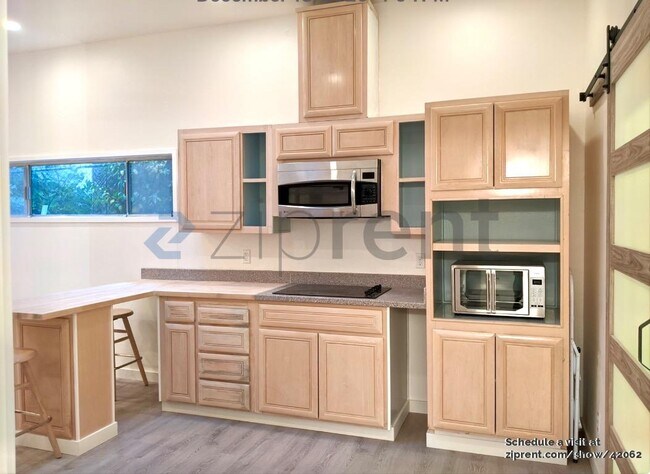 Foto del edificio - 121 Sweeney Ct