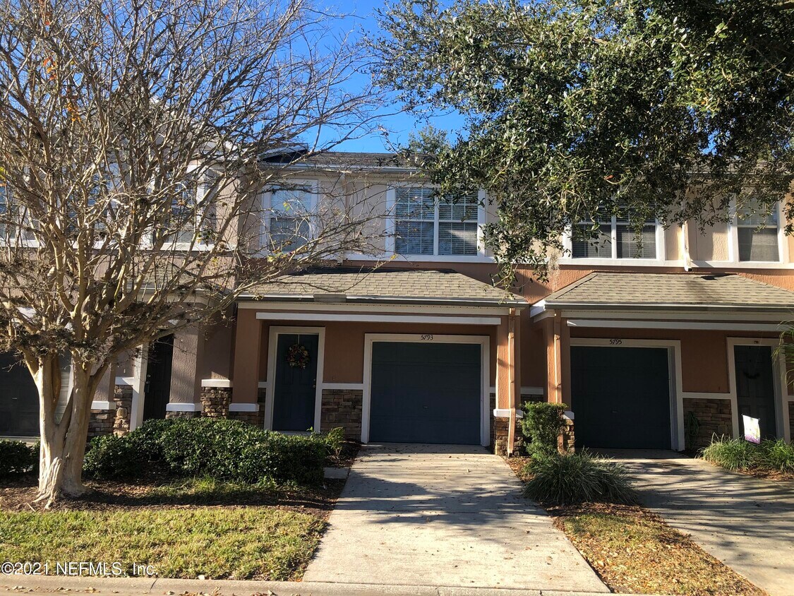 5793 Parkstone Crossing Dr, Jacksonville, FL 32258 House Rental in