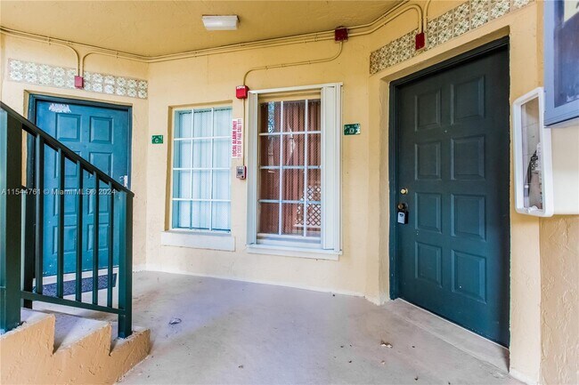 Foto del edificio - 18350 NW 68th Ave