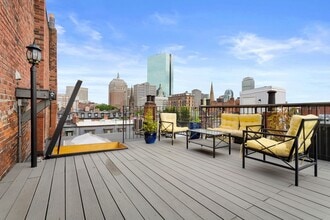 Building Photo - 127 Beacon St