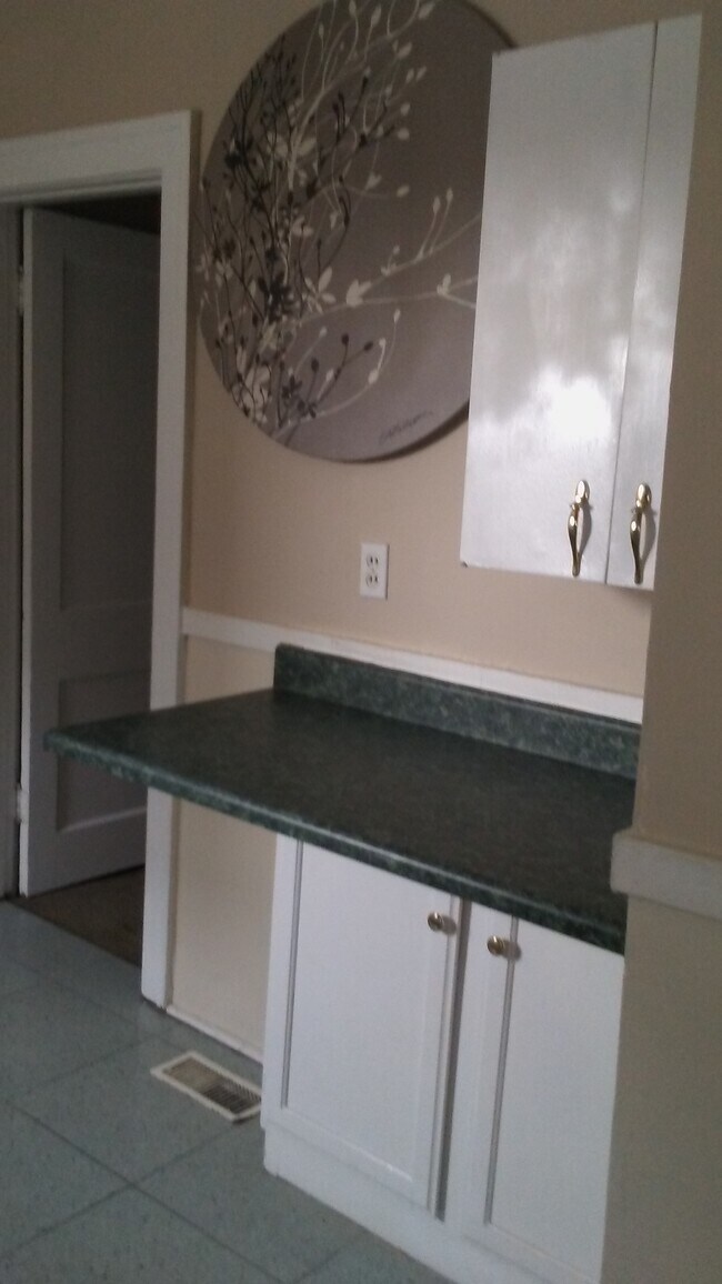 Kitchen - 7525 Forsyth Blvd