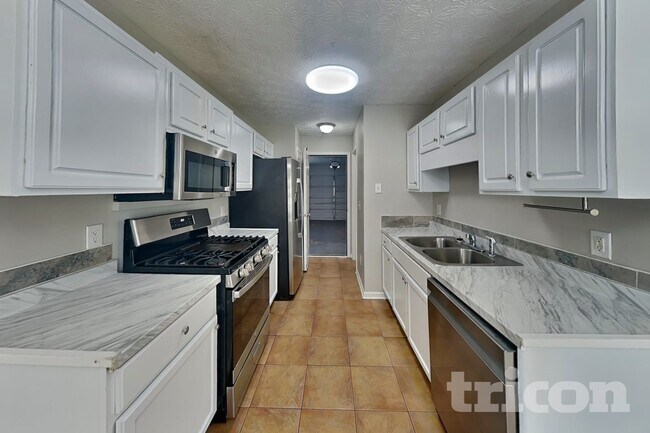 Foto del edificio - 261 Silver Ridge Dr