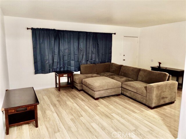 Foto del edificio - 5045 Benham Ave