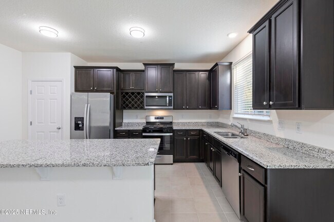 Foto del edificio - 11006 Stapleton Dr