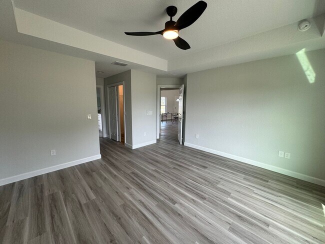 Foto del edificio - Beautiful 3BR/2BA/2 Car Garage Home!  NO APPLICATION FEE!