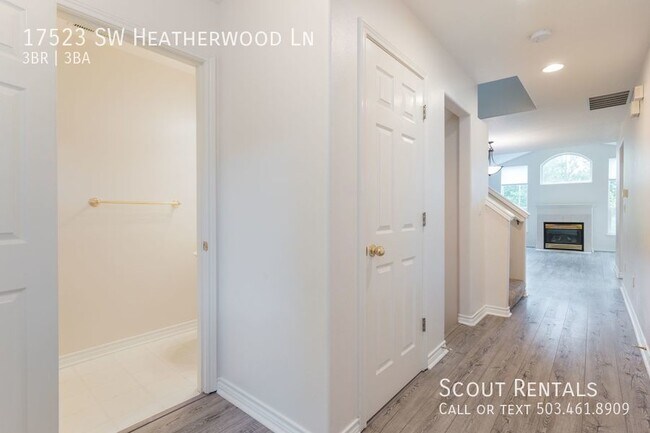 Foto del edificio - Spacious Sherwood Townhouse!