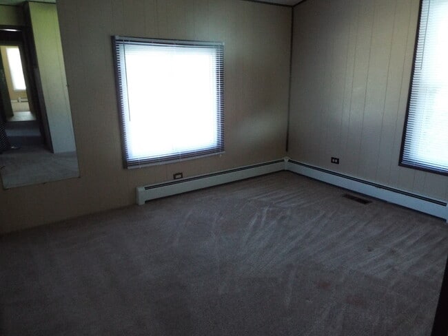 Foto del edificio - Two bedroom/one bathroom single family hou...