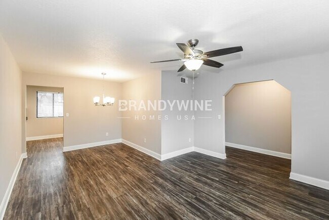 Building Photo - Astonishing 4BR! Be the first one to apply!