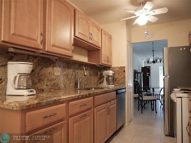 Foto del edificio - 8305 NW 61st St