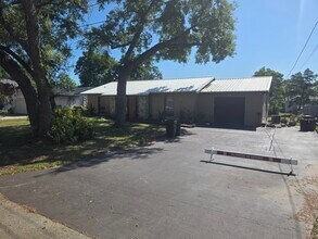 Building Photo - 9387 Jr Ave