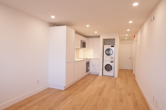 Building Photo - 3460 Rue Durocher