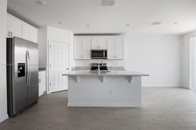 Building Photo - 1130 Foreshore Ln