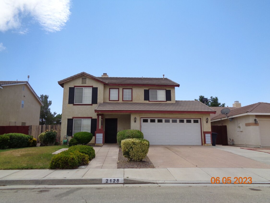 Primary Photo - Large 2 Story in the West Park Development...