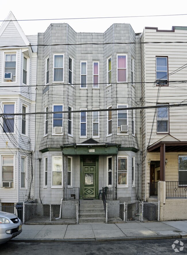 Building Photo - 111 Prospect St