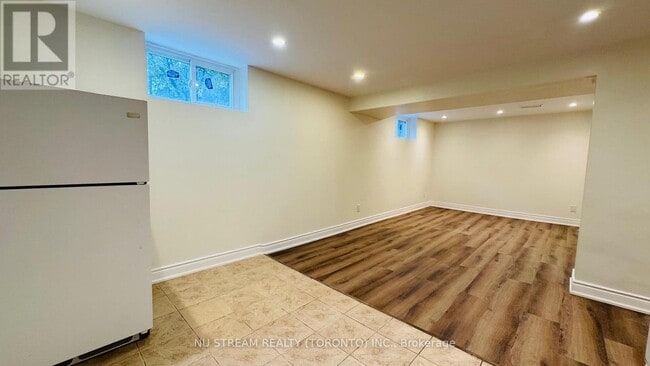 Building Photo - 435 Cummer Ave