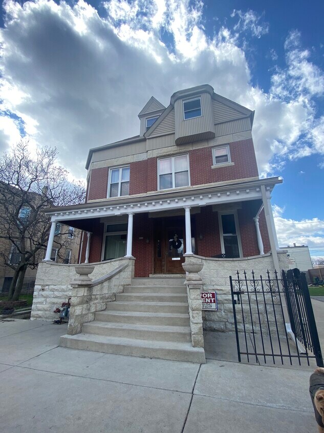 Primary Photo - 2316 S Millard Ave