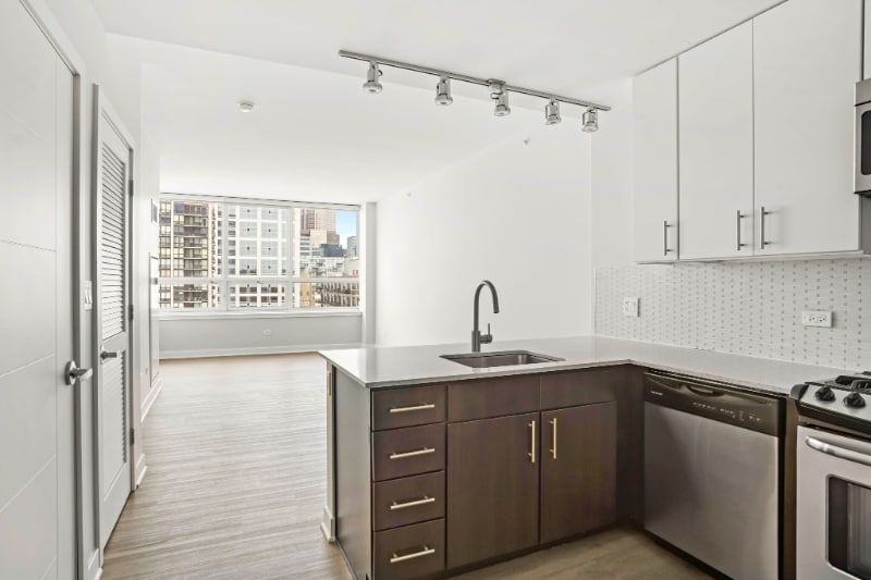 Photo - 750 W Adams St