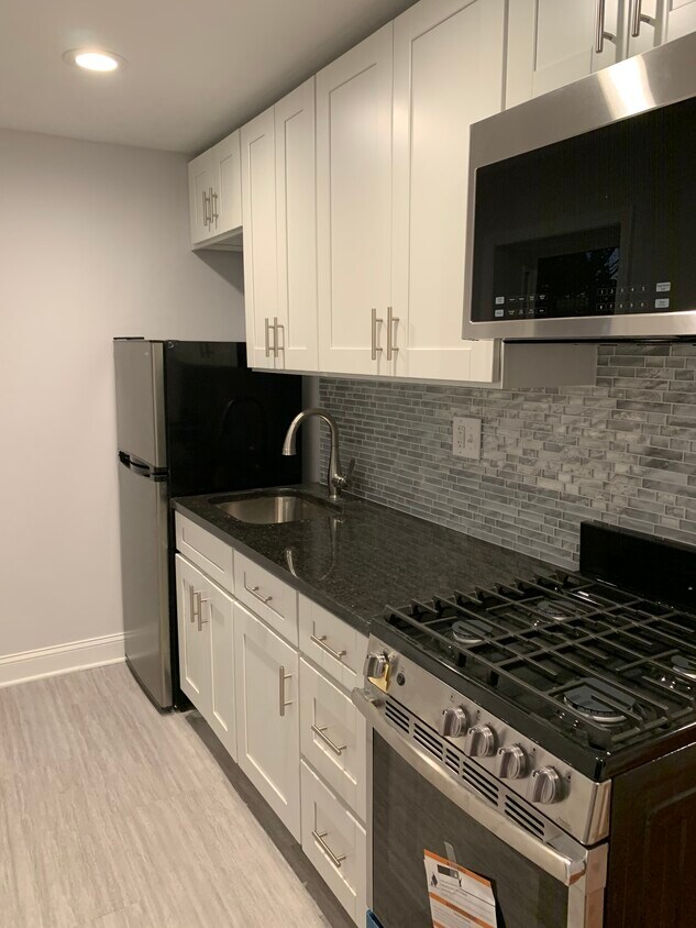 Primary Photo - 1427 W Lombard St