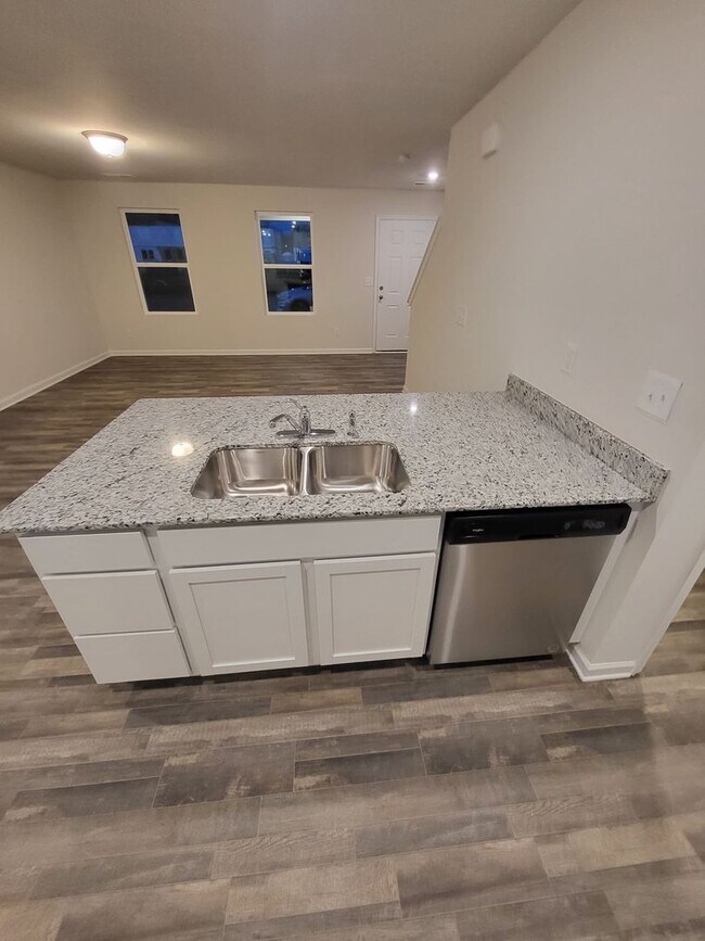 Foto del edificio - Stunning Brand New Townhome in Salisbury!!!