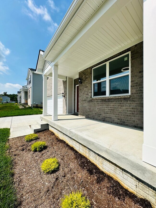 Foto del edificio - Charming New Construction Home for Rent in...